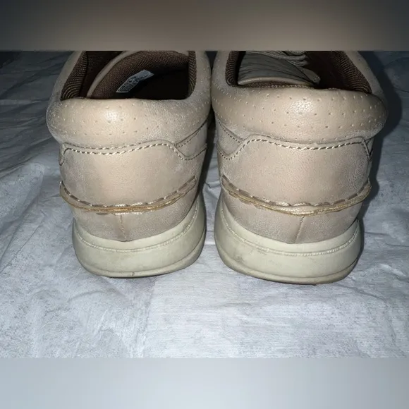 Bass women, Ruth sneakers shoes, beige, size 10 M REDUCED ❗️