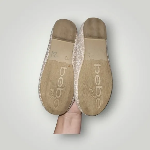 Bebe girls toddler gold logo flat shoes size 13