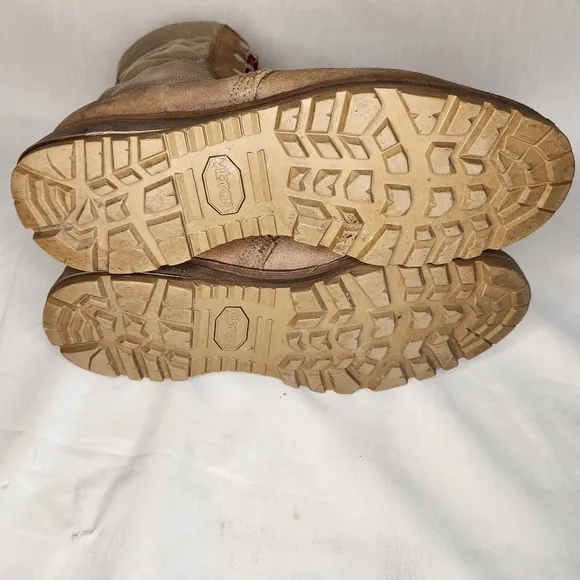 Belleville Men's Vibram Tan Steel Toe Suede Boots with Red Laces Size 10 Used