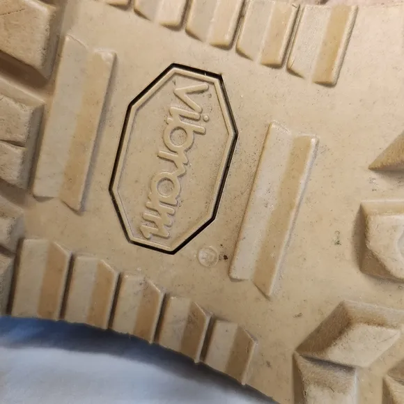 Belleville Men's Vibram Tan Steel Toe Suede Boots with Red Laces Size 10 Used