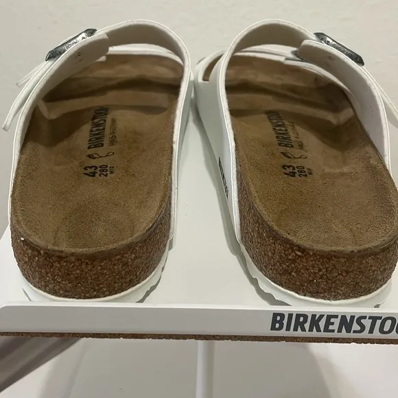 Birkenstock mens White Sandals shoes   Mens size 10