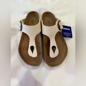 Birkenstock Shoes Gizeh Big Buckle Eggshell Canvas Sandals