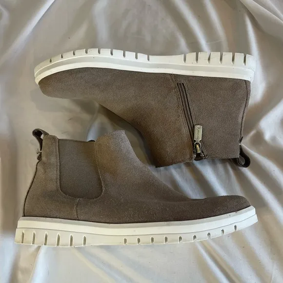 Blondo Boots Womens 11 M Ankle Chelsea Flat Tan Suede Side Zipper Waterproof