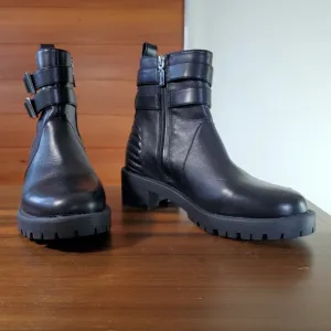 Blondo Size 8 Booties Weatherproof Leather Fleece Lined Rugged Biker Zipp Buckle