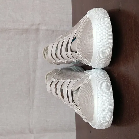 Blowfish Malibu Slip-on Flats Sneakers Tennis Shoes