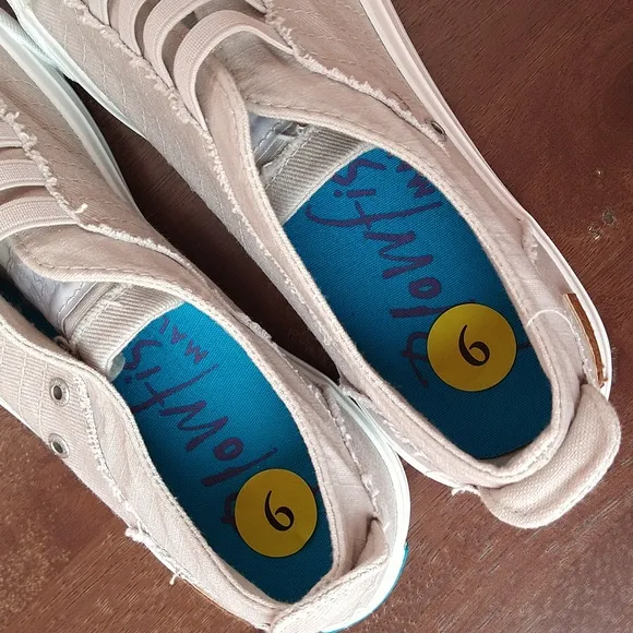 Blowfish Malibu Slip-on Flats Sneakers Tennis Shoes
