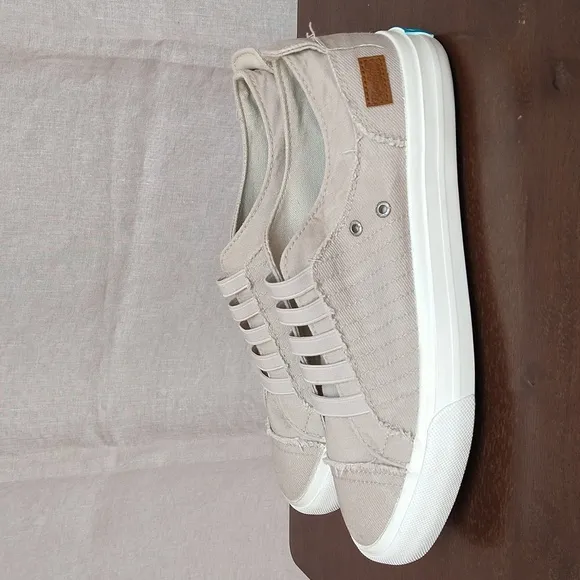 Blowfish Malibu Slip-on Flats Sneakers Tennis Shoes