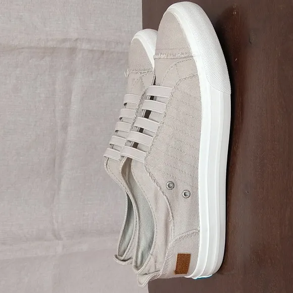 Blowfish Malibu Slip-on Flats Sneakers Tennis Shoes