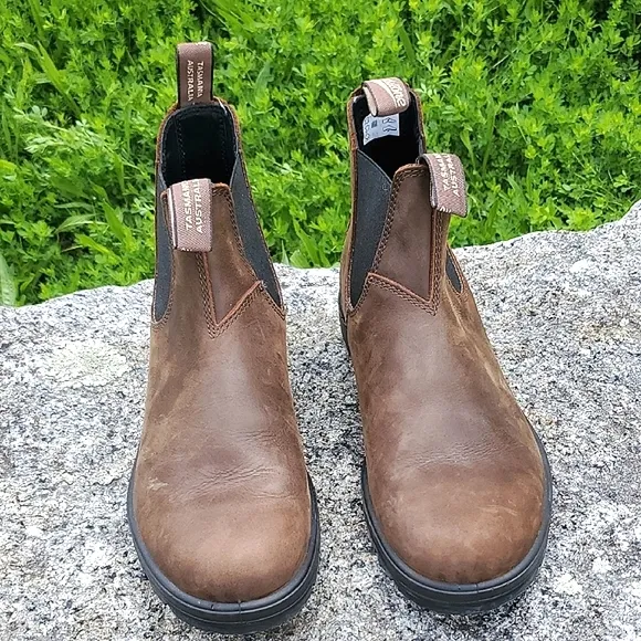 Blundstone Brown Chelsea Boots with Elastic Panels