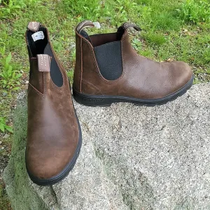 Blundstone Brown Chelsea Boots with Elastic Panels