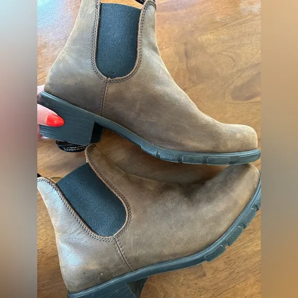 Blundstone Heeled Brown Leather Chelsea Boots