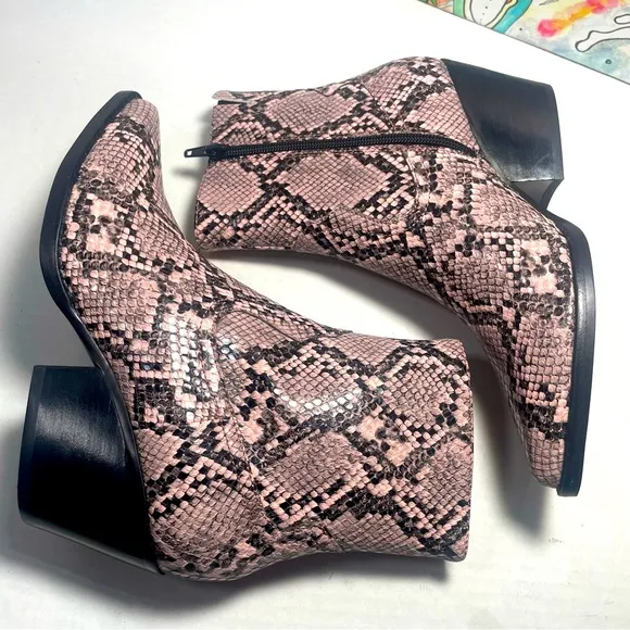 BNIB JEFFREY CAMPBELL KELAM 2 PINK SNAKE COWBOY BOOTIES 5.5M
