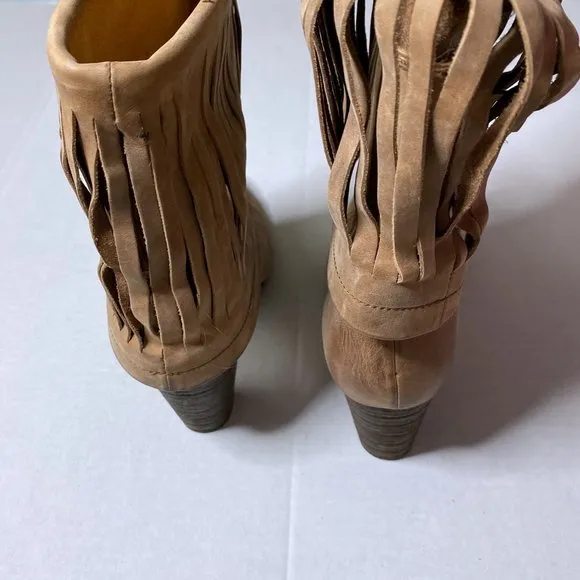 Born 7.5 Leather Banbury Suede Heeled Fringe Boots