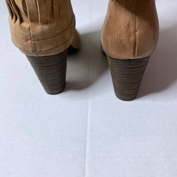 Born 7.5 Leather Banbury Suede Heeled Fringe Boots