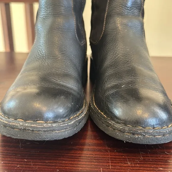 Born Baret II black, tall, leather suede zip up boots 7.5 W3359