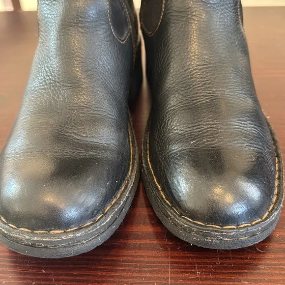Born Baret II black, tall, leather suede zip up boots 7.5 W3359