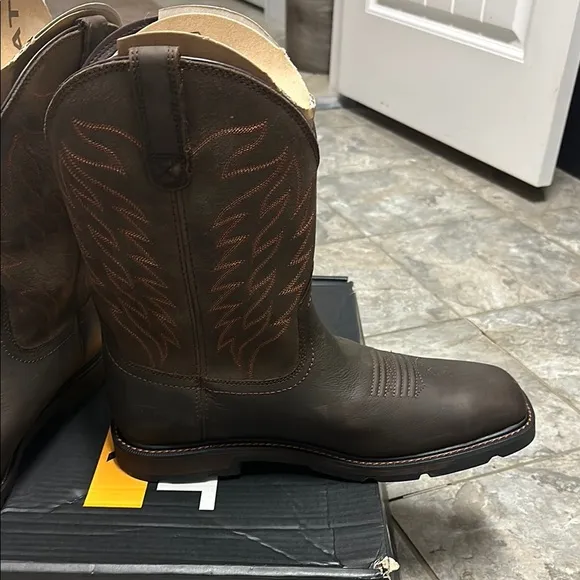 Brand New Ariat Brown Work Boots with Leather Material and Rounded Toe