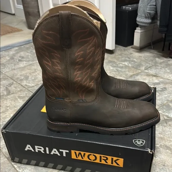 Brand New Ariat Brown Work Boots with Leather Material and Rounded Toe