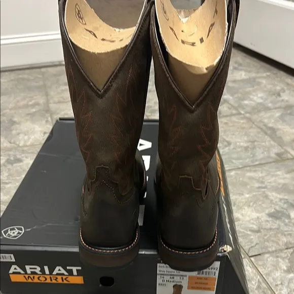 Brand New Ariat Brown Work Boots with Leather Material and Rounded Toe