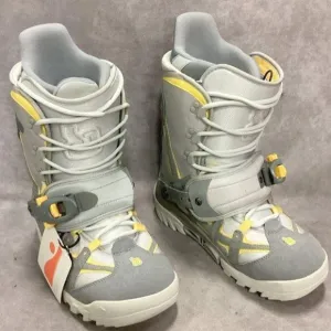 BRAND NEW BURTON MOTO SI STEP IN SNOWBOARD BOOTS! SIZE 10.5  LIGHT GRAY &amp; YELLOW