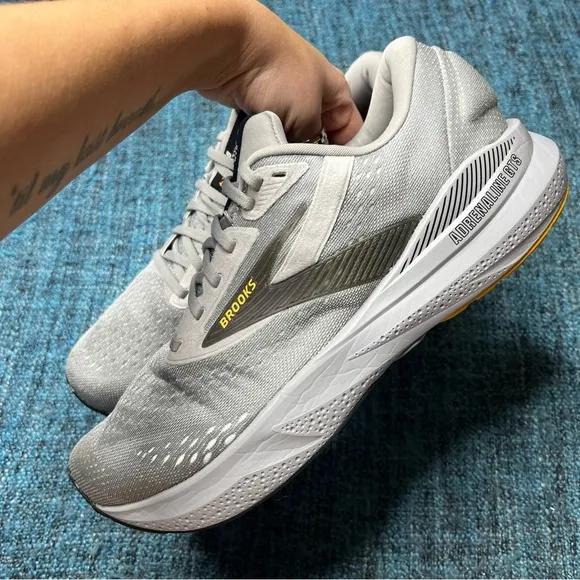 Brooks Adrenaline GTS 24 Running Shoes in Alloy White Gold Fusion EXTRA WIDE 4E