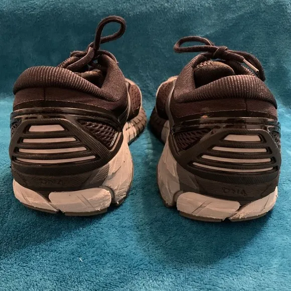 Brooks BEAST 18 Men's Running Shoes Size 12.5 Wide 2E Black/Grey/Silver