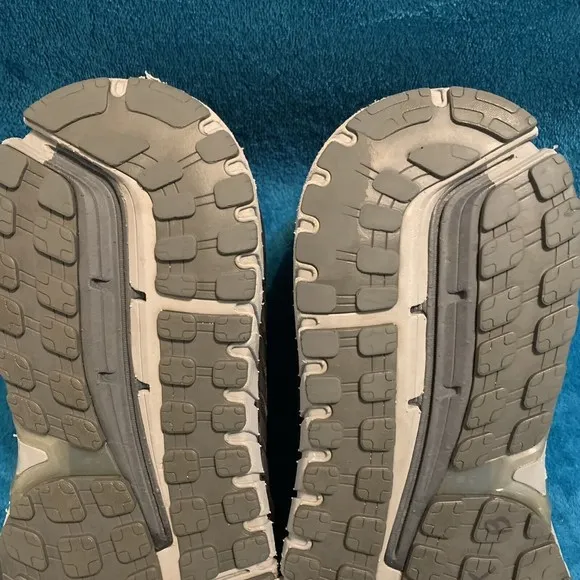 Brooks BEAST 18 Men's Running Shoes Size 12.5 Wide 2E Black/Grey/Silver