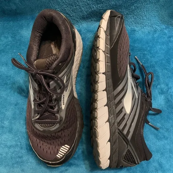 Brooks BEAST 18 Men's Running Shoes Size 12.5 Wide 2E Black/Grey/Silver