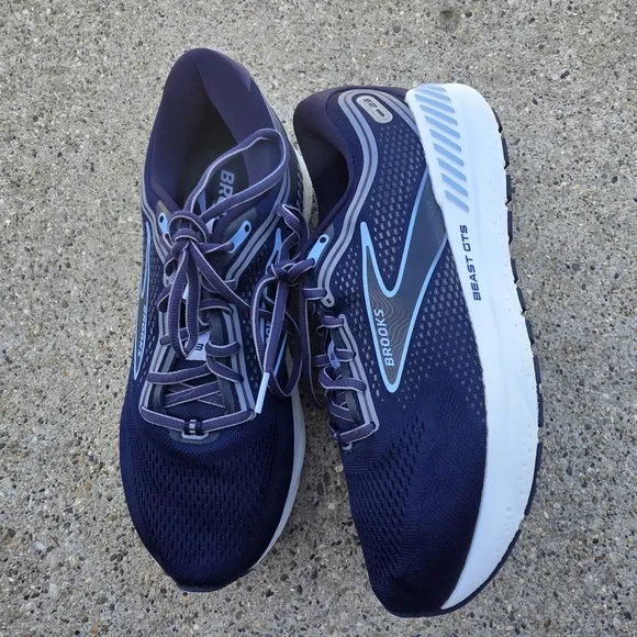 Brooks BEAST GTS 23 Sneaker men Size 8 Wide  Fits Women 9.5 Wide