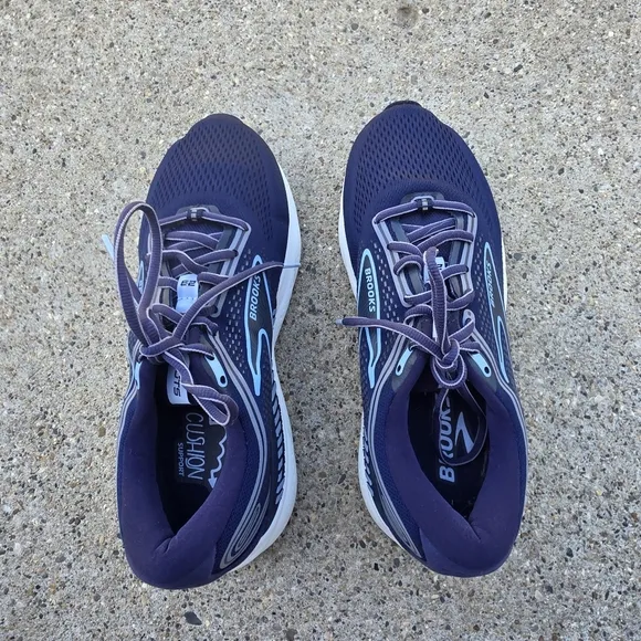 Brooks BEAST GTS 23 Sneaker men Size 8 Wide  Fits Women 9.5 Wide