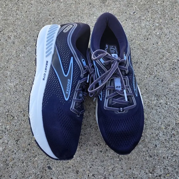 Brooks BEAST GTS 23 Sneaker men Size 8 Wide  Fits Women 9.5 Wide
