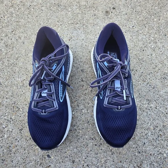Brooks BEAST GTS 23 Sneaker men Size 8 Wide  Fits Women 9.5 Wide