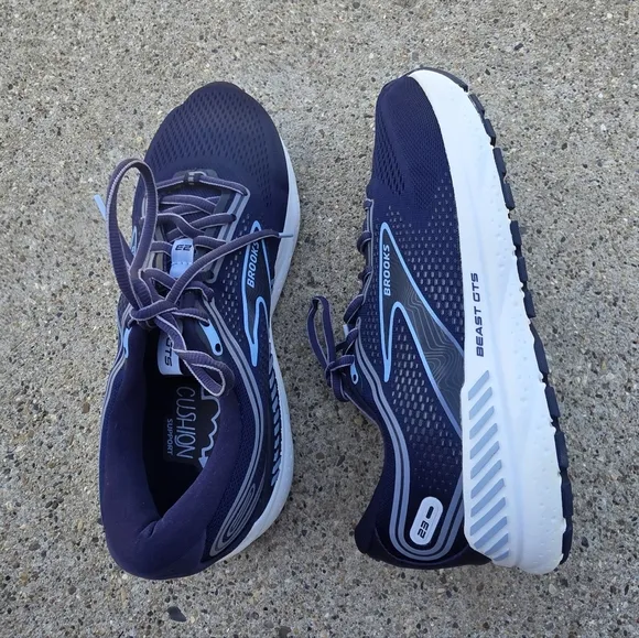 Brooks BEAST GTS 23 Sneaker men Size 8 Wide  Fits Women 9.5 Wide