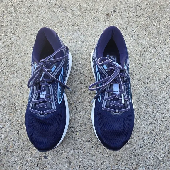Brooks BEAST GTS 23 Sneaker men Size 8 Wide  Fits Women 9.5 Wide