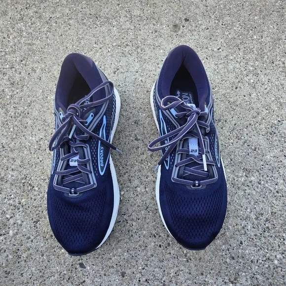 Brooks BEAST GTS 23 Sneaker men Size 8 Wide  Fits Women 9.5 Wide