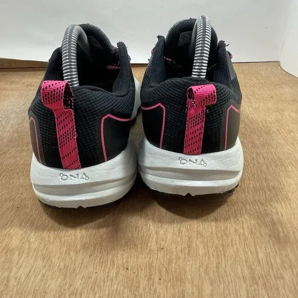 Brooks Divide 2 Women Size 9 Trail Running Shoes Black Pink