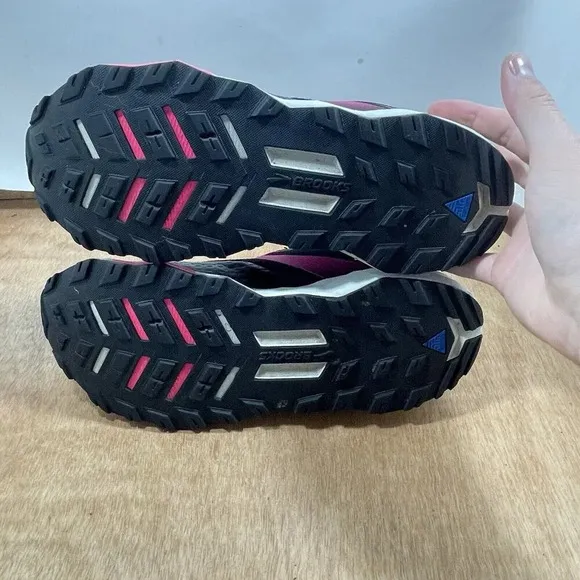 Brooks Divide 2 Women Size 9 Trail Running Shoes Black Pink