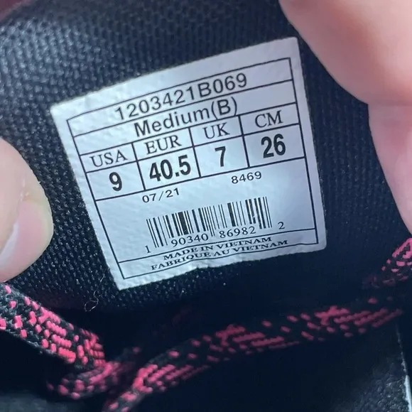 Brooks Divide 2 Women Size 9 Trail Running Shoes Black Pink