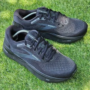 BROOKS GHOST MAX - Women's Athletic Shoes - SIZE 11D WIDE