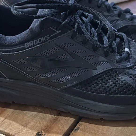 Brooks Addiction 13 size 11 Wide B78