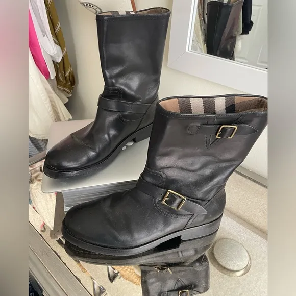 Burberry Brit Boots Dunbar Flat Mid Boot sz 40
