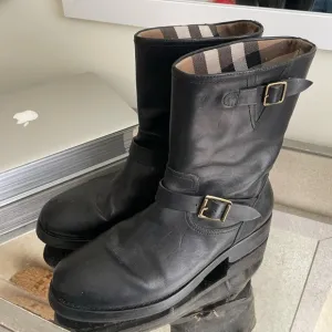 Burberry Brit Boots Dunbar Flat Mid Boot sz 40