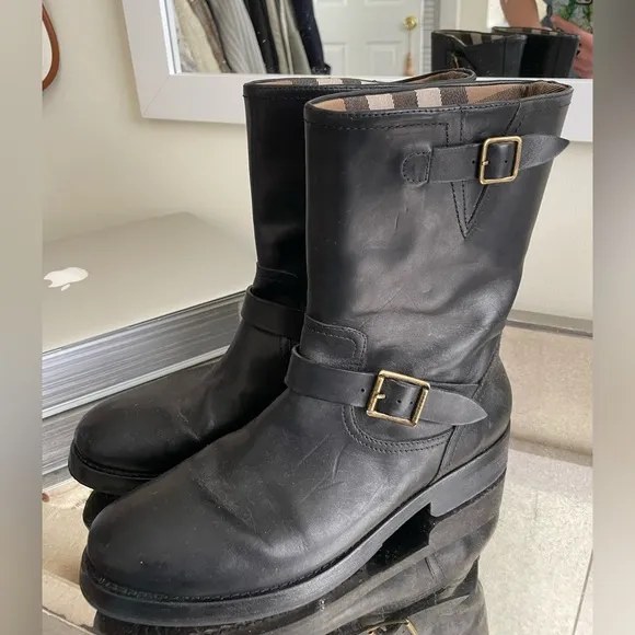 Burberry Brit Boots Dunbar Flat Mid Boot sz 40