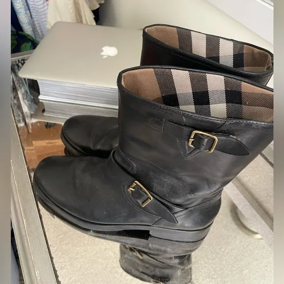 Burberry Brit Boots Dunbar Flat Mid Boot sz 40