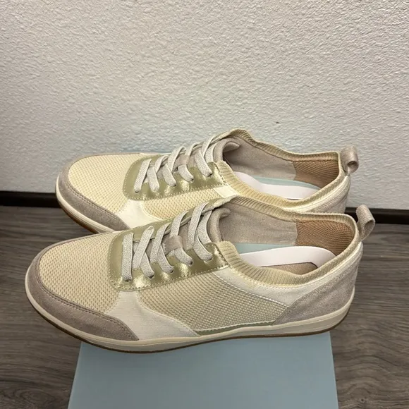 Bzees Dynamic Slip On Sneaker