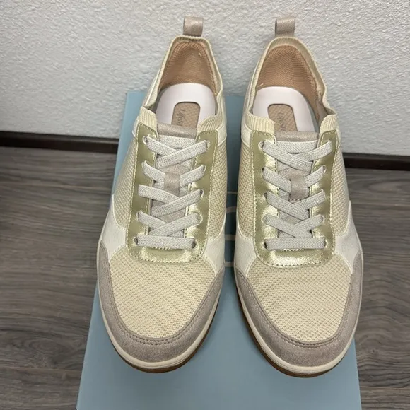 Bzees Dynamic Slip On Sneaker