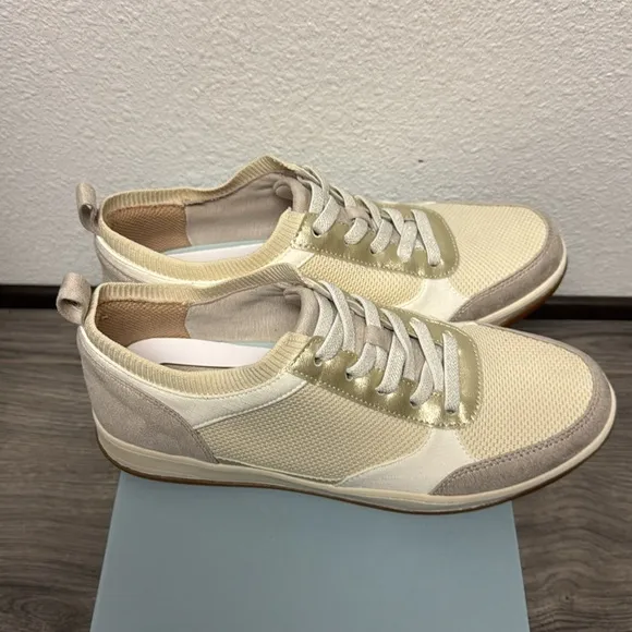 Bzees Dynamic Slip On Sneaker