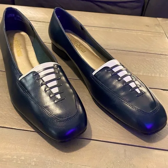 California Magdesians Navy Loafer l WOMENS Flat Shoes size 10.5