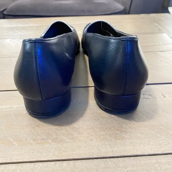 California Magdesians Navy Loafer l WOMENS Flat Shoes size 10.5