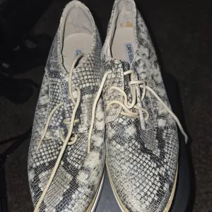 Cape Robbin snake skin platefotm shoes size 10